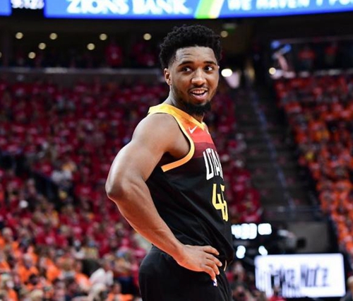 詹姆斯兼顾 詹姆斯兼顾