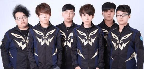 21岁小胡当大腿乌兹别克全队身价7000万欧，胡桑诺夫占一半.